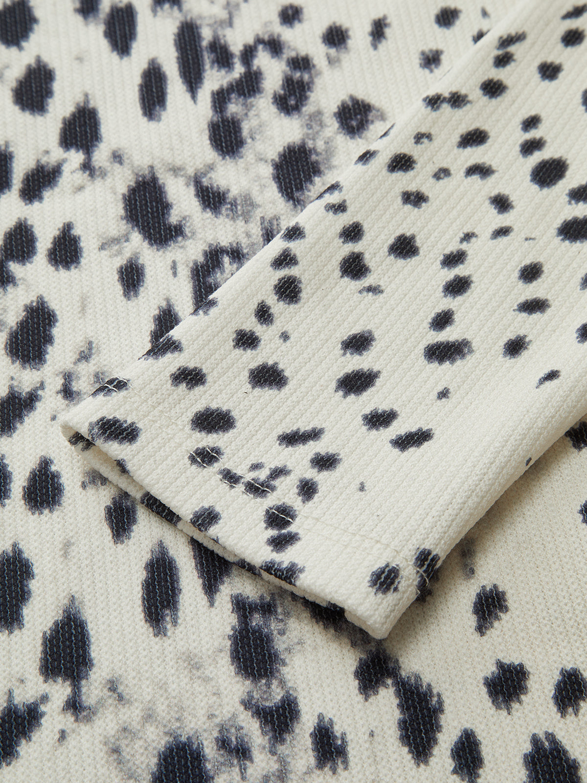 Salomé | Top Canalé de Cuello Alto Estampado Leopardo