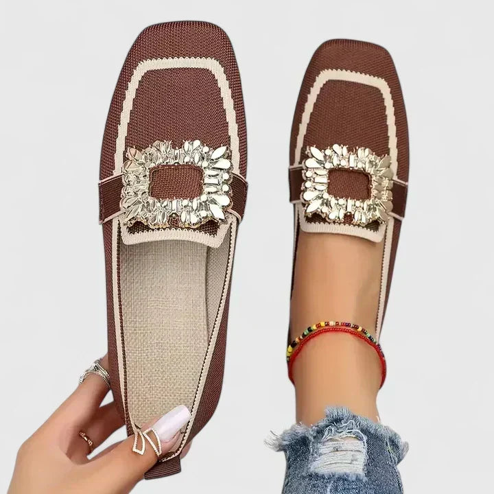 Rosa - Mocasines Confortables - calzado de mujer, modelo luciendo la prenda | Chloe Bennett
