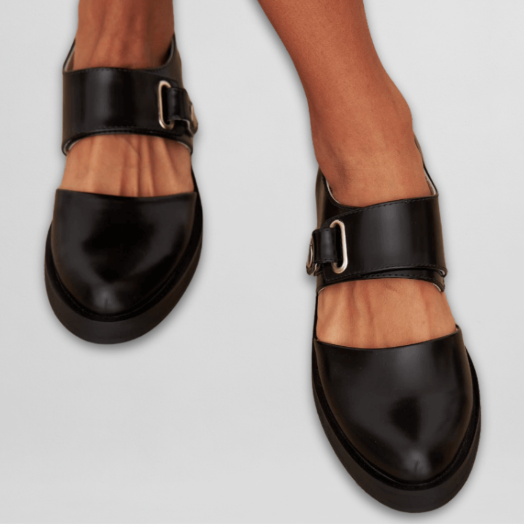 Antonietta - Zapatos Mary Jane Clásicos con Hebilla Ajustable - calzado de mujer, vista frontal | Chloe Bennett
