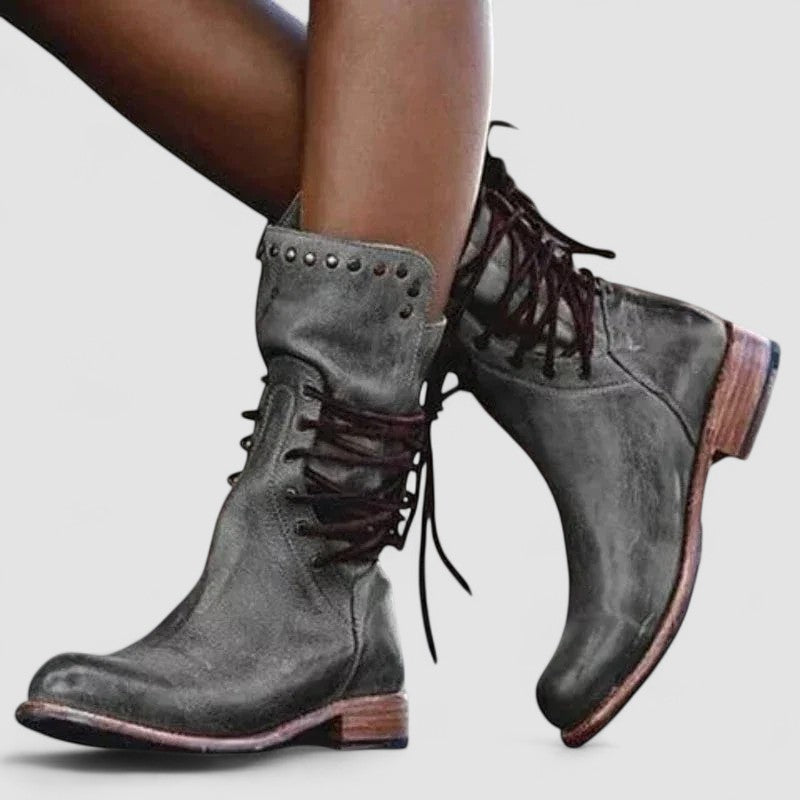 Paola | Botín con Cordones - calzado de mujer, vista trasera | Chloe Bennett