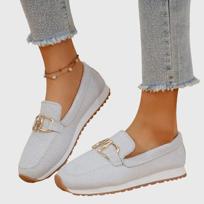 Lucia - Mocasines - calzado de mujer, modelo luciendo la prenda | Chloe Bennett