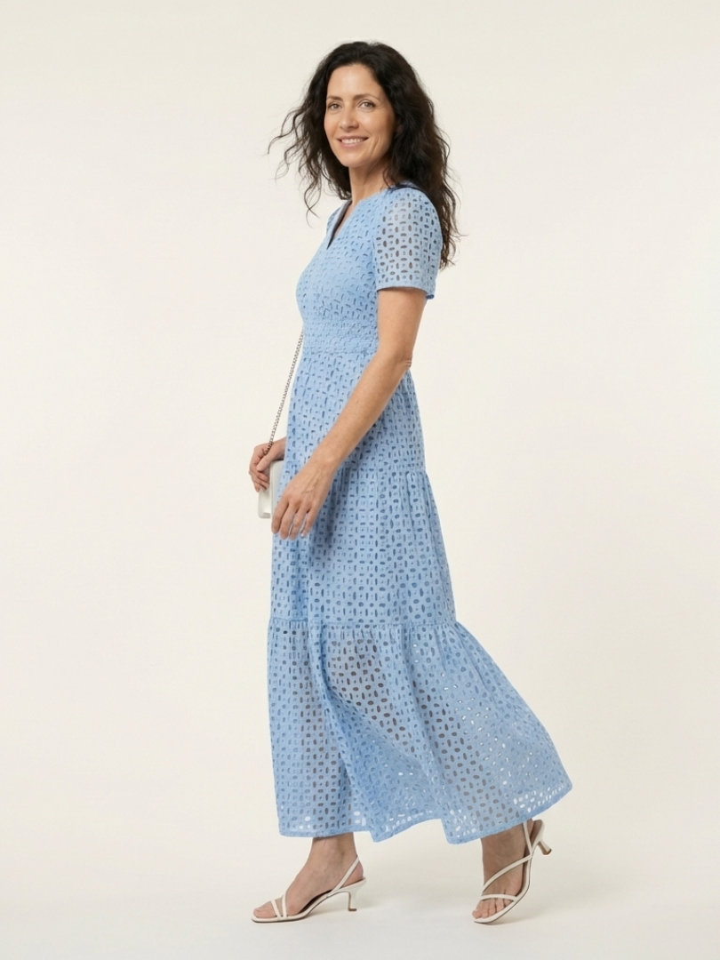 Maria | Vestido Midi de Manga Corta con Escote en V - vestido de mujer, vista frontal | Chloe Bennett