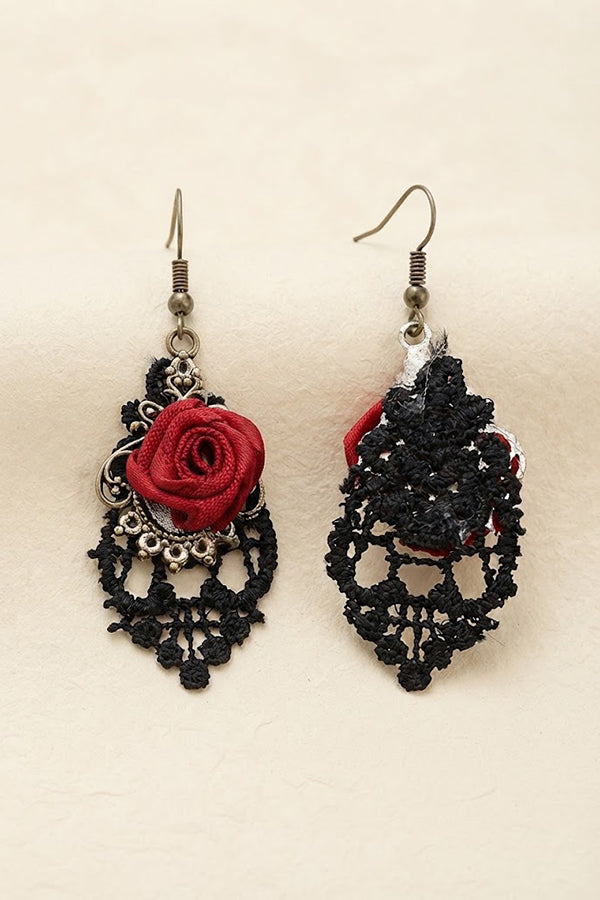 Dark-style Rose Earrings - pendientes de mujer, detalle | Chloe Bennett