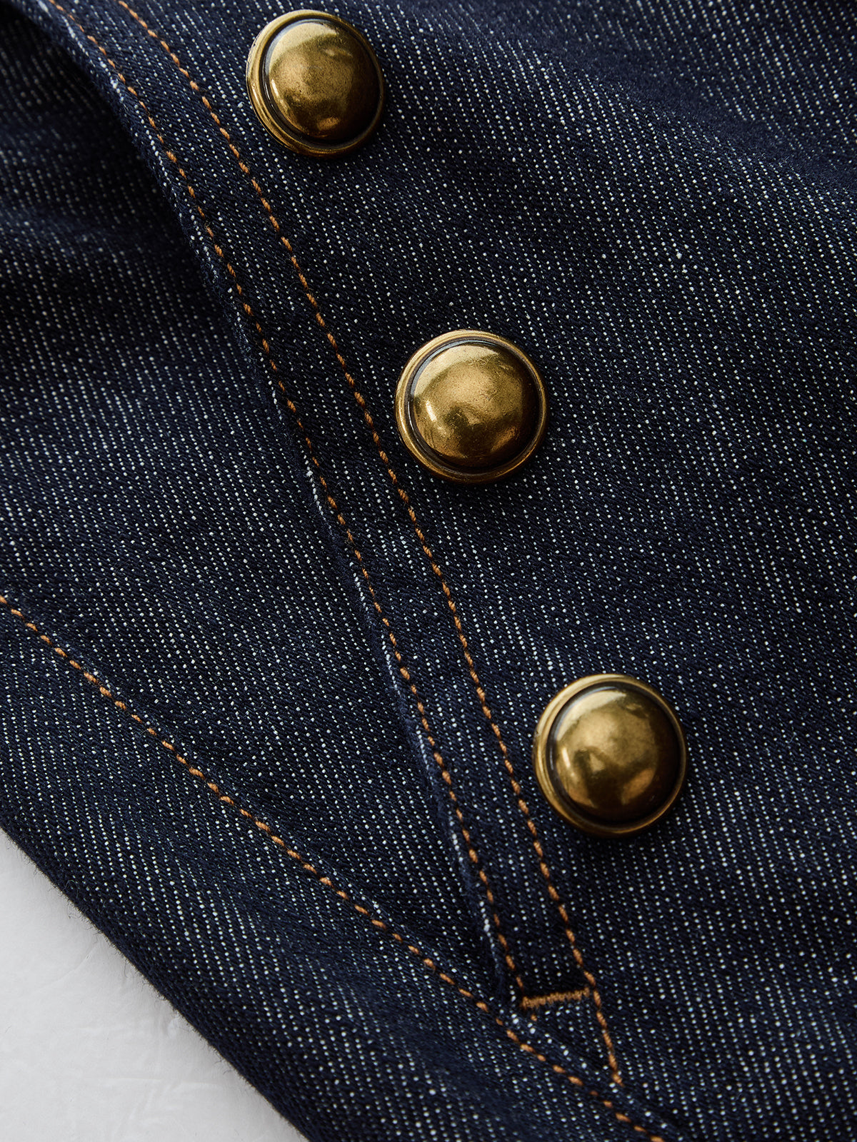 Miriam | Jeans con Doble Hilera de Detalles Metálicos