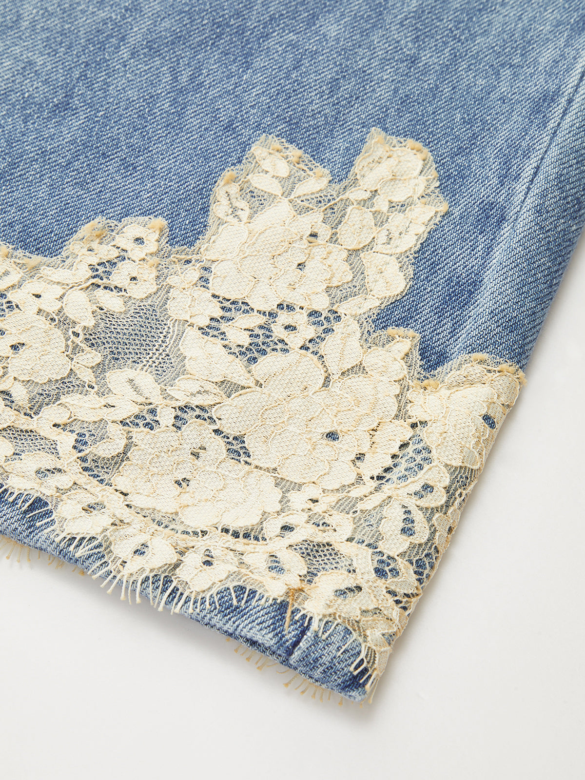 Vanesa | Jeans de Tiro Medio con Ribete de Encaje
