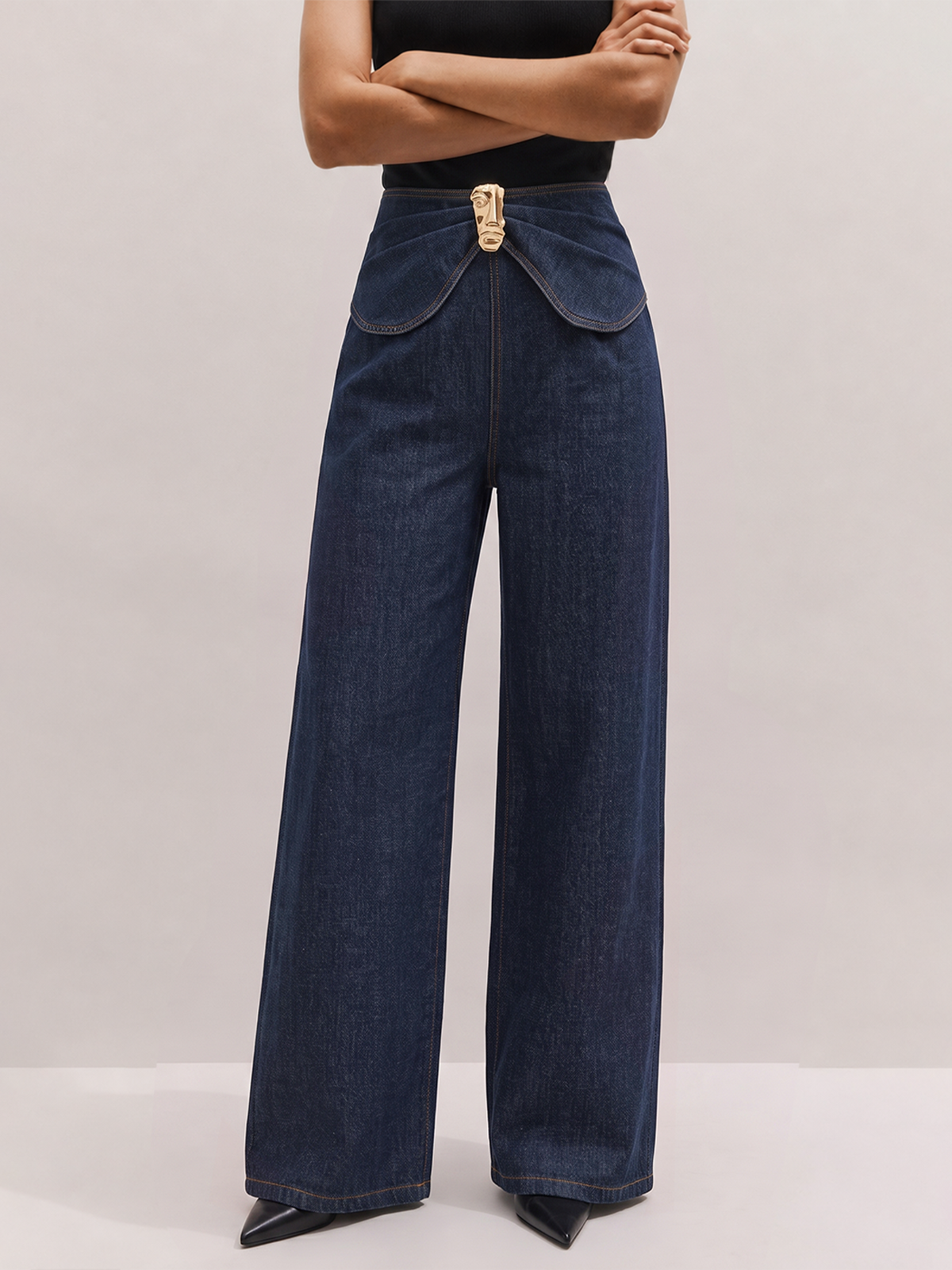 Gema | Jeans Rectos con Cintura Torcida y Hebilla