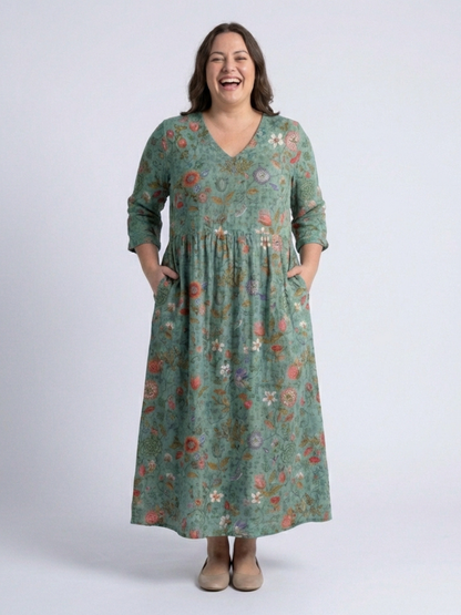 Graziella | Vestido Maxi Floral en V con Mangas Tres Cuartos - vestido de mujer, modelo luciendo la prenda | Chloe Bennett