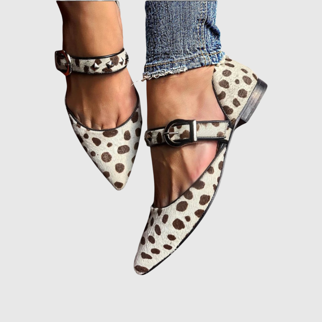 Concetta - Mary Jane con Tachuelas - calzado de mujer, vista principal | Chloe Bennett