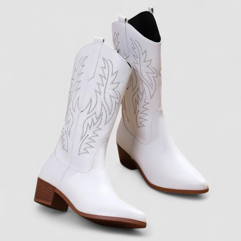 Alessandra | Botas Cowboy Western Bordadas - calzado de mujer, vista trasera | Chloe Bennett
