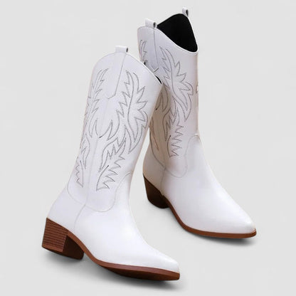 Alessandra | Botas Cowboy Western Bordadas - calzado de mujer, vista trasera | Chloe Bennett