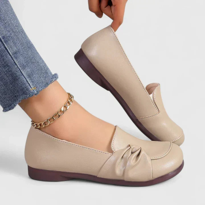 Angela - Zapatos Elegantes - calzado de mujer, detalle | Chloe Bennett