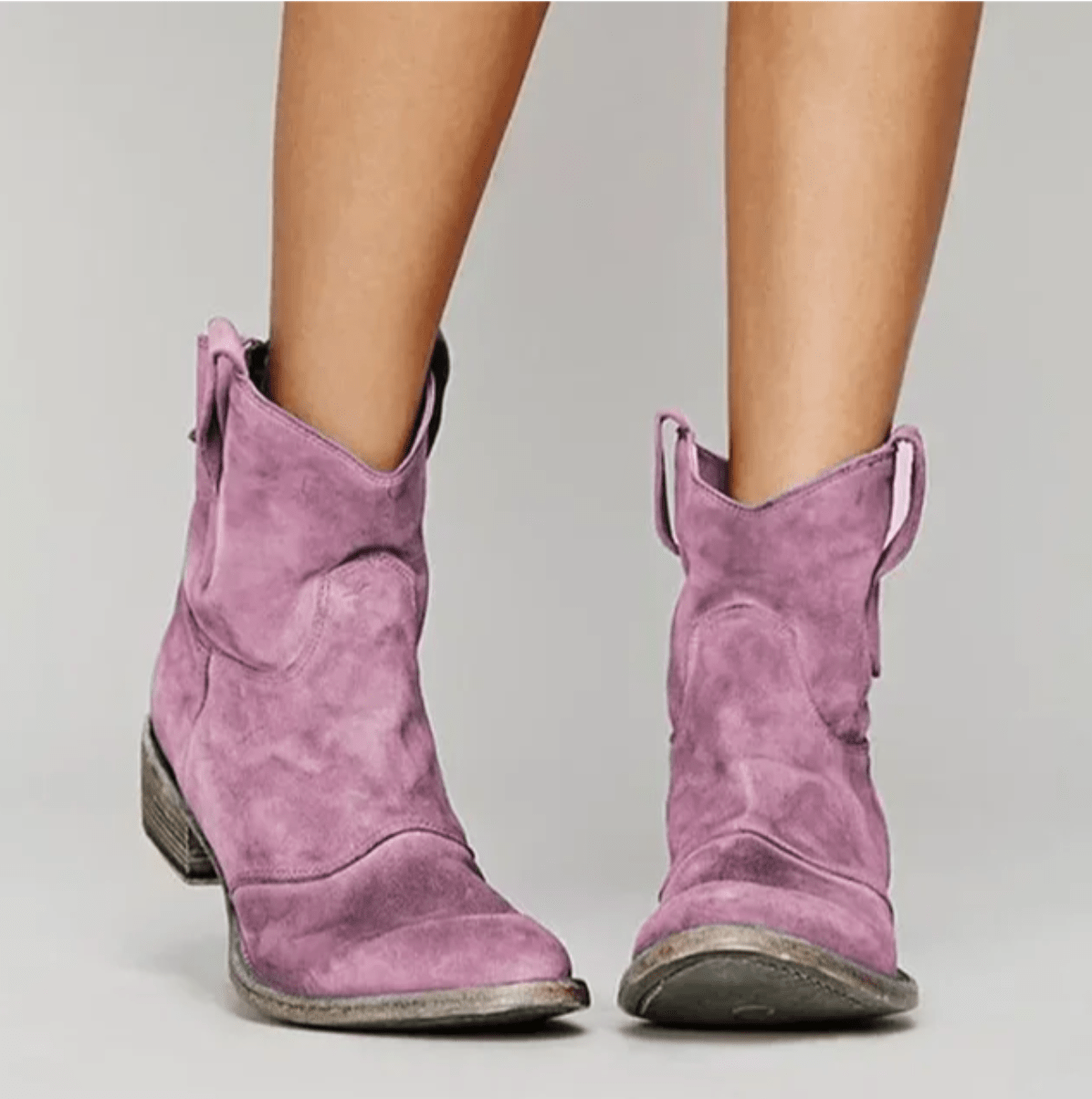 Rosalia | Botas Ortopédicas de Ante - calzado de mujer, modelo luciendo la prenda | Chloe Bennett