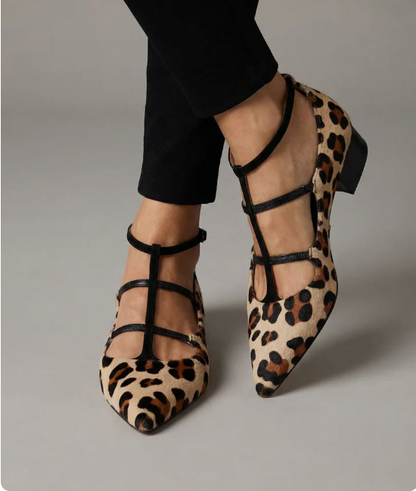 Franca - Zapatos de Tacón con Correa Leopardo - calzado de mujer, vista frontal | Chloe Bennett