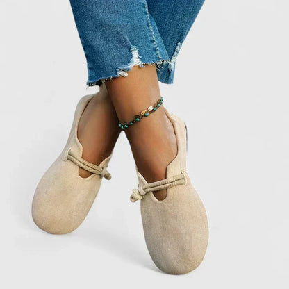 Luisa - Mocasines Elegantes - calzado de mujer, modelo luciendo la prenda | Chloe Bennett