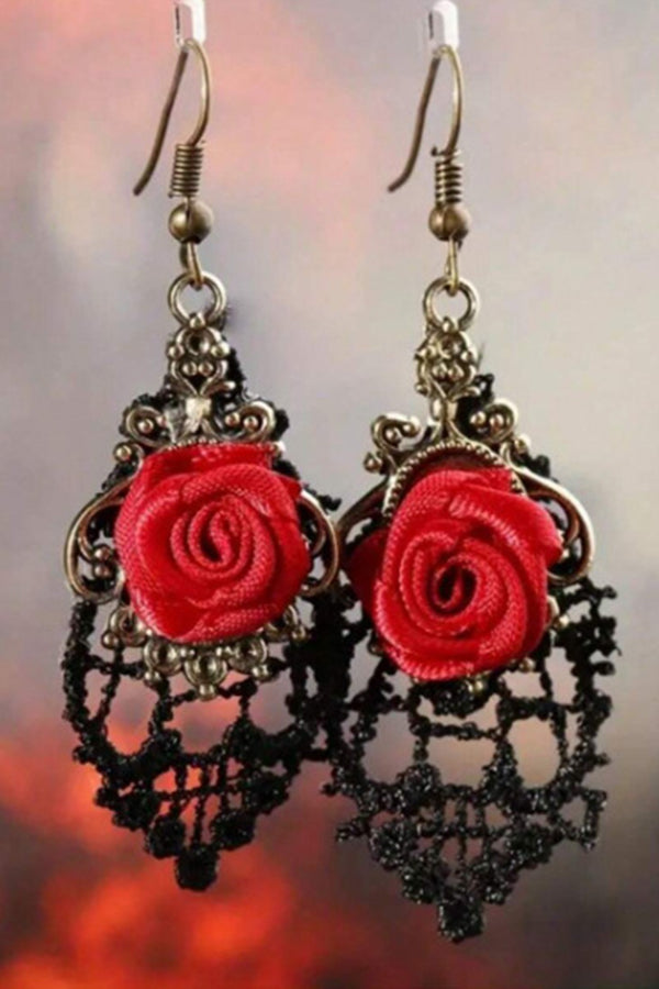 Dark-style Rose Earrings - pendientes de mujer, modelo luciendo la prenda | Chloe Bennett