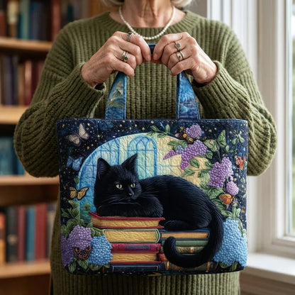 Bolso Artesanal - Gato Negro sobre Libros - bolso de mujer, vista frontal | Chloe Bennett