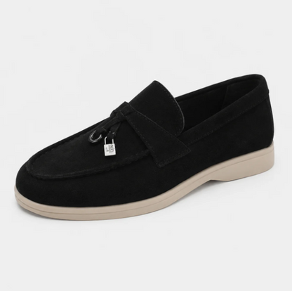 Amelia | Mocasines Mule de Ante con Borlas - calzado de mujer, detalle | Chloe Bennett