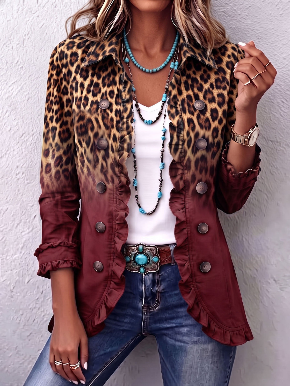 Filomena | Blazer con Volantes Ombré Leopardo - chaqueta de mujer, modelo luciendo la prenda | Chloe Bennett