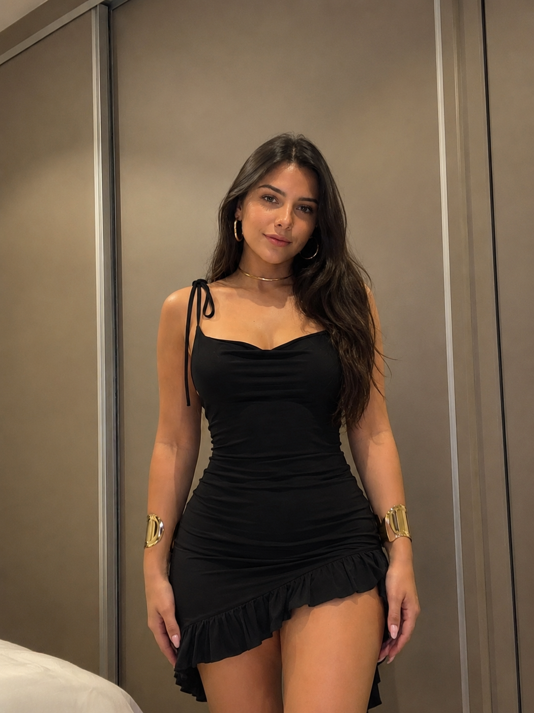 Lucía con el Vestido Hera negro